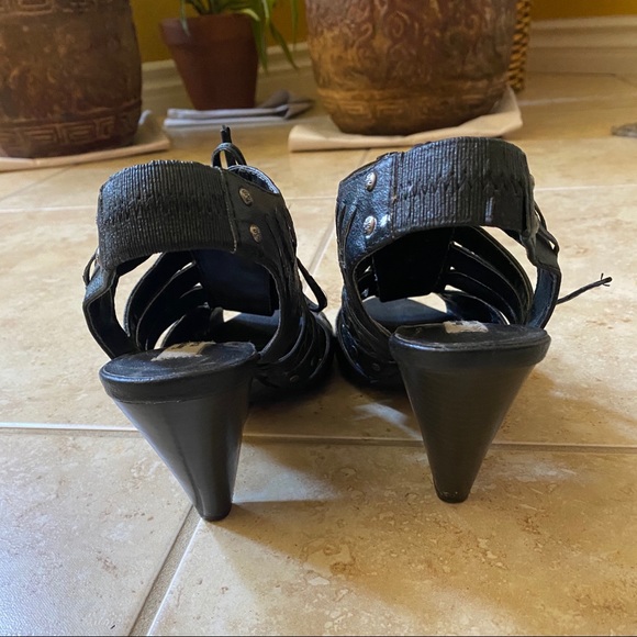 Heels - Picture 4 of 4